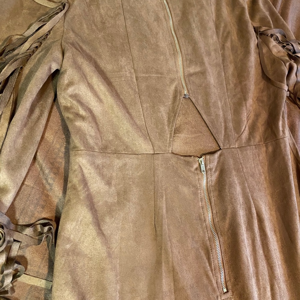 Dress - Picture 4 of 4